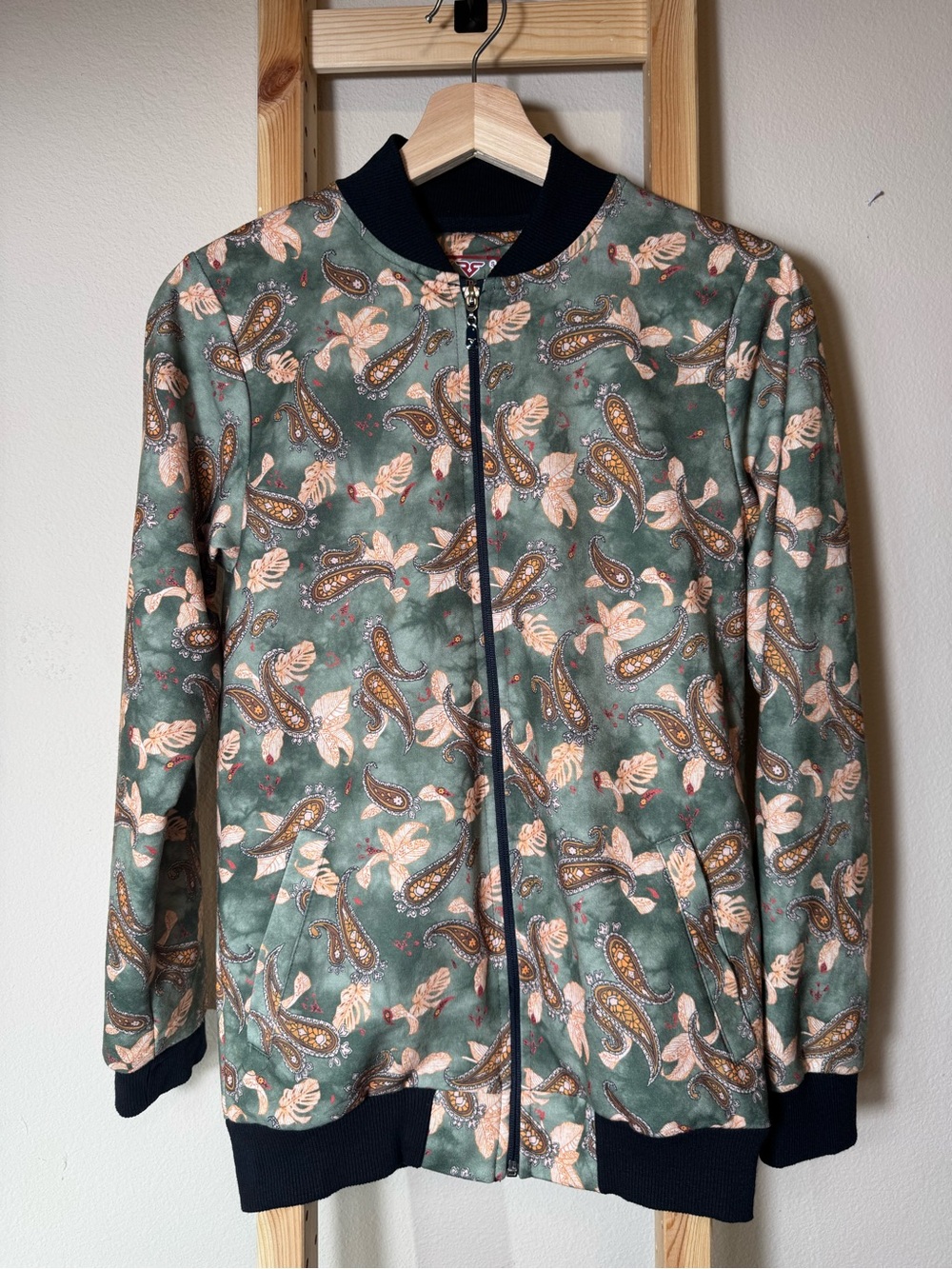 Redline Apparel Moth
Pattern Paisley Bomber
Jacket Green Boho Small